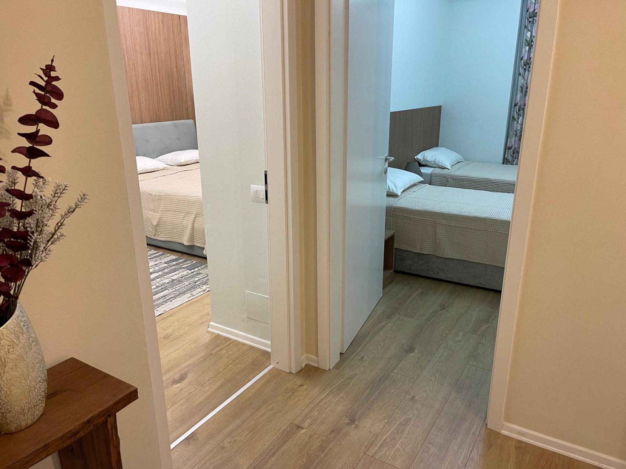 Jona Lovely 1 Two Bedroom Ap * Tirana