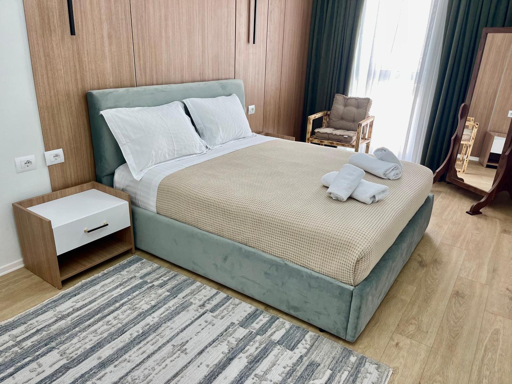 Jona Lovely 1 Two Bedroom Ap *
